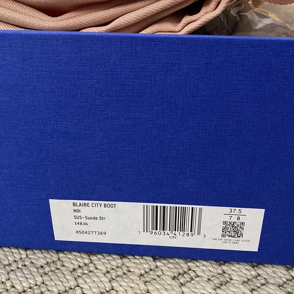 BRAND NEW Stuart Weitzman Blaire City Boot - Picture 5 of 7